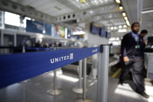 United Airlines снова под огнем из-за того, что стала причиной 28-часового кошмара пассажира