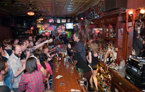 Freddy's, бар для дайвинга Atlantic Yards-Fightin ', находит новый дом в Бруклине